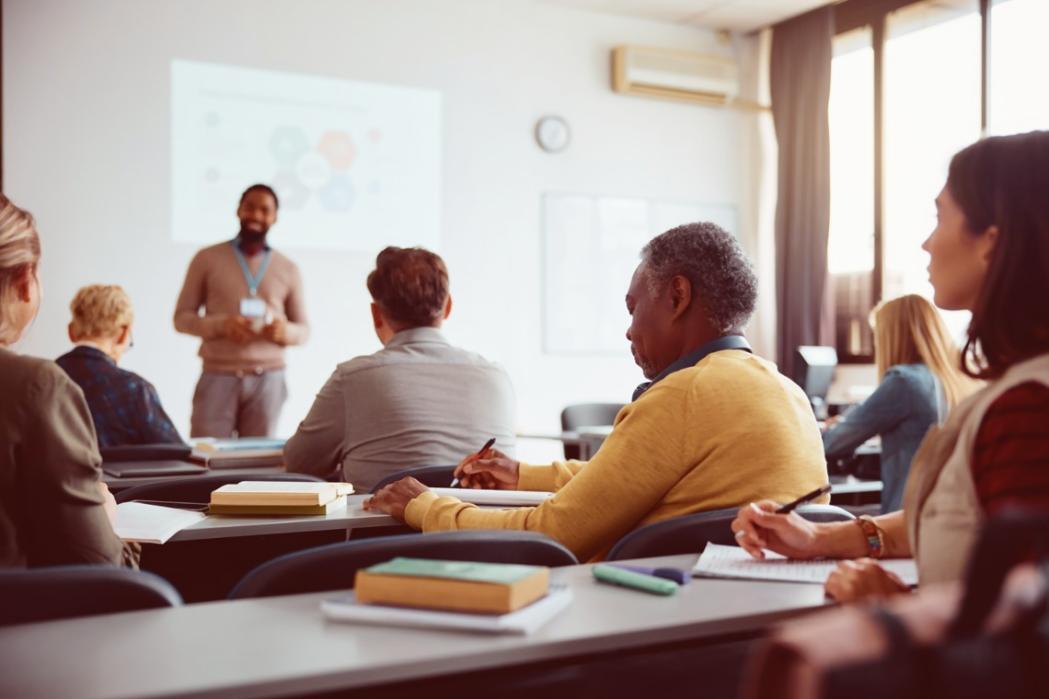 Yatırım eğitimi alan profesyoneller